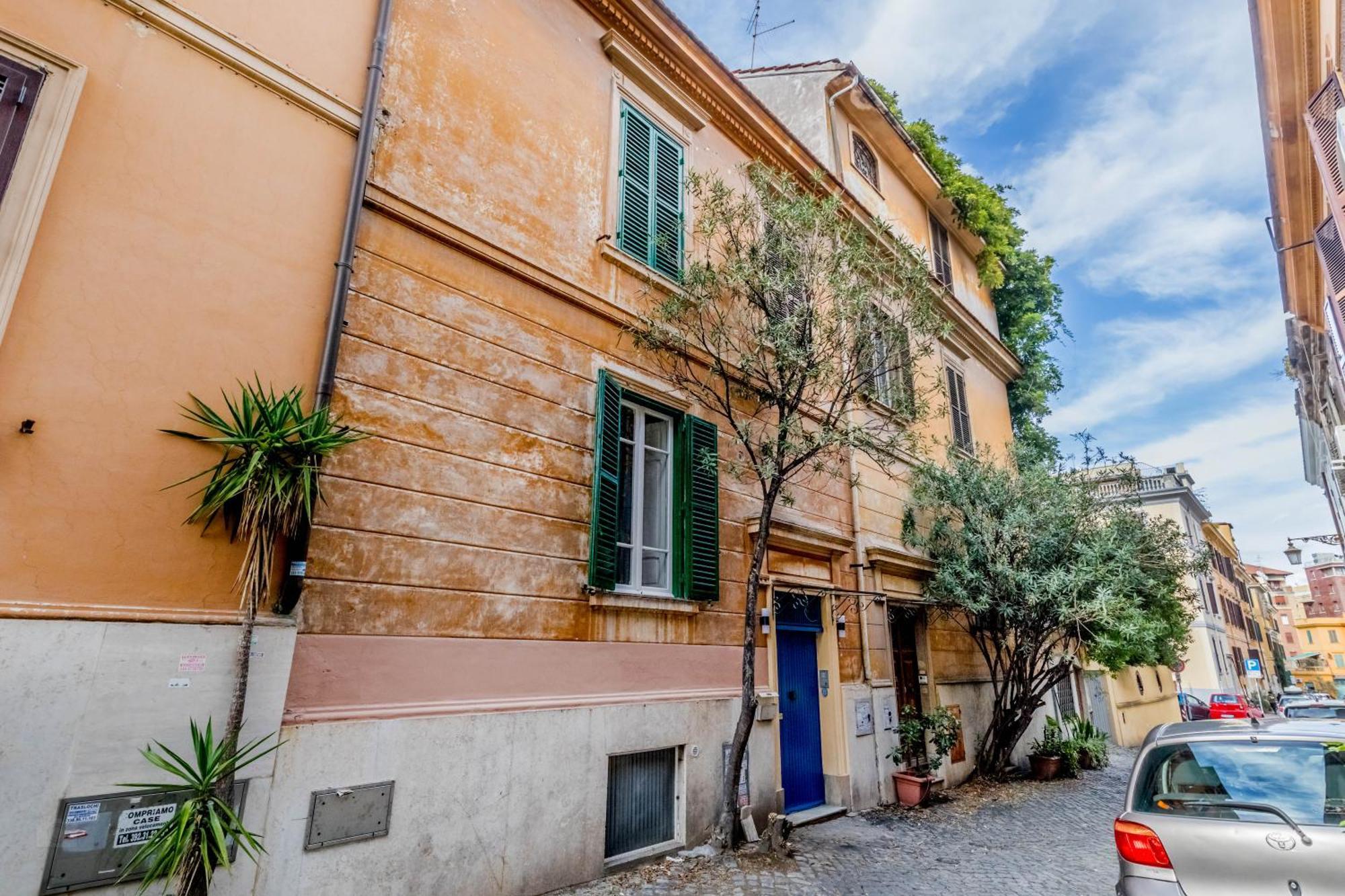 Palazzo Sapienza Design Guest house Rome
